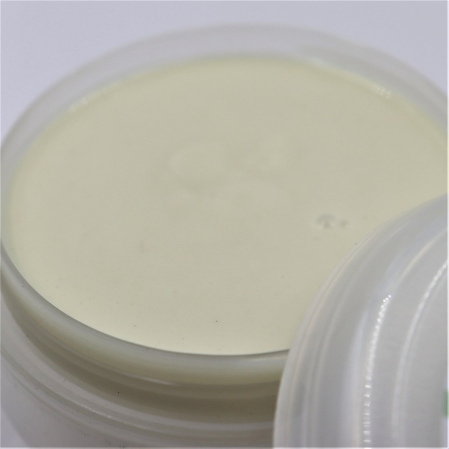 Crema corporal para atenuar cicatríces y estrías